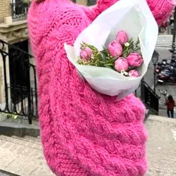 OVERSIZED MED CABLE KNIT SWEATER IN A GORGEOUS SHADE OF FUSCHIA AND BELL SLEEVES - Picture 4 of 4